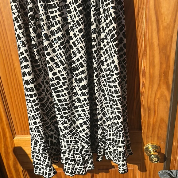 Dressbarn Black and White Sleeveless Scoop Neck Midi Sundress - Picture 4 of 4